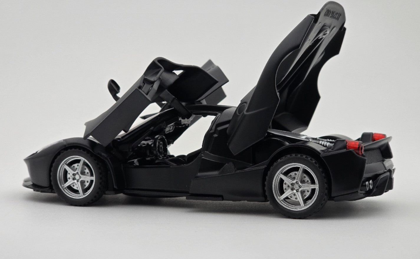 Ferrari LaFerrari 1:24  diecast scale model car collectible car
