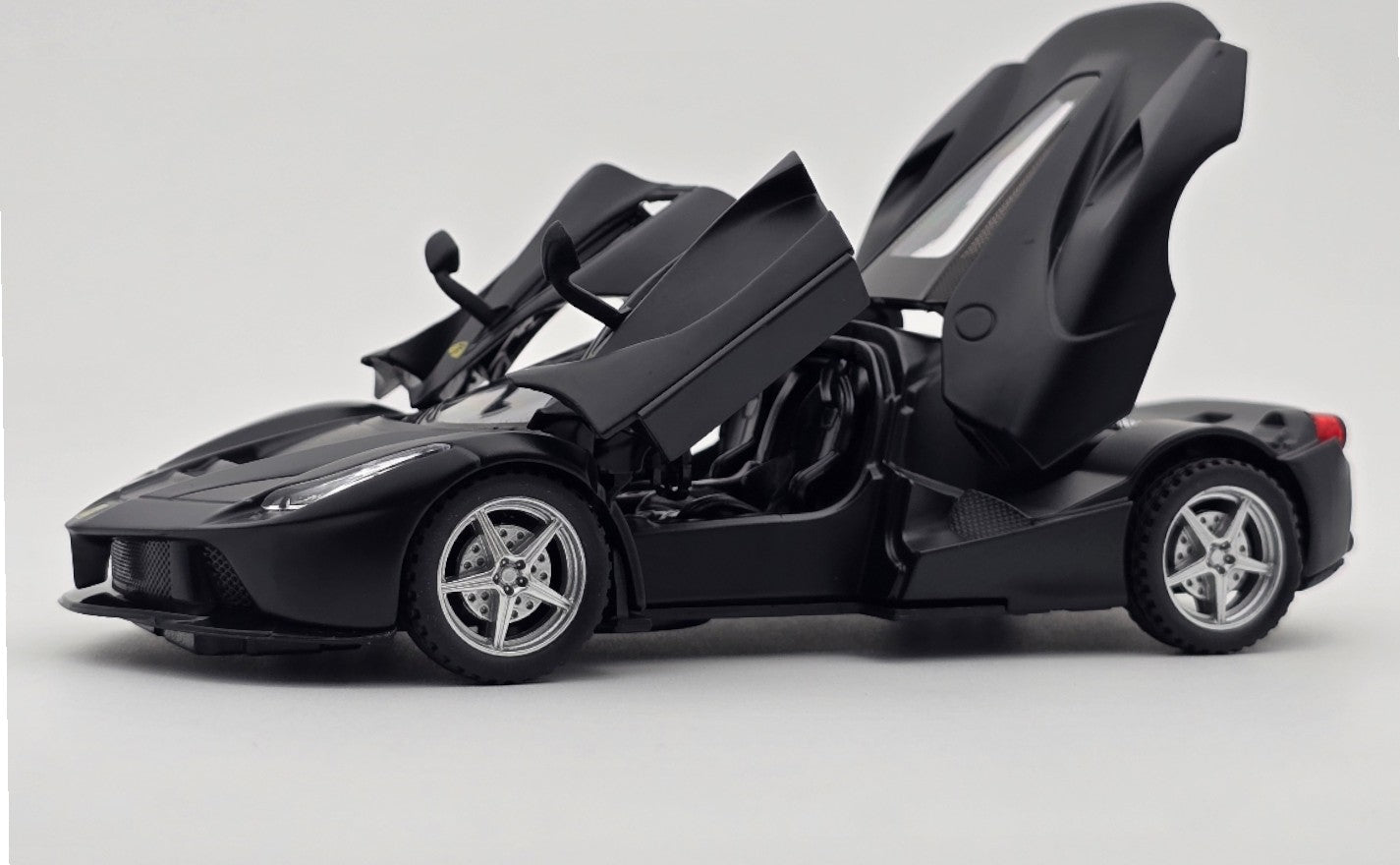 Ferrari LaFerrari 1:24  diecast scale model car collectible car