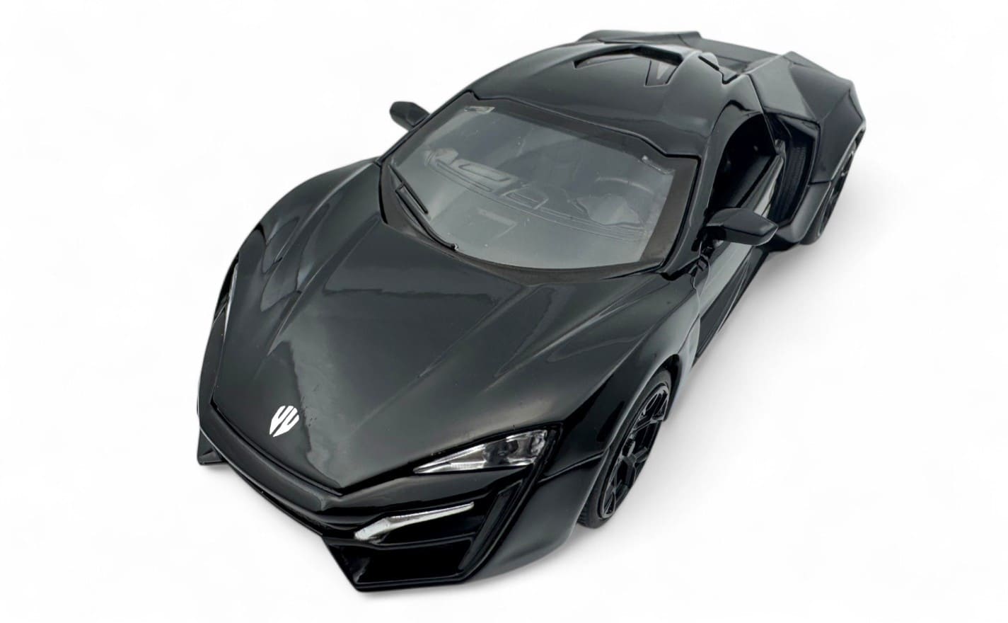 W Motors Lykan HyperSport 1:24  diecast scale model car collectible - Assorted Color