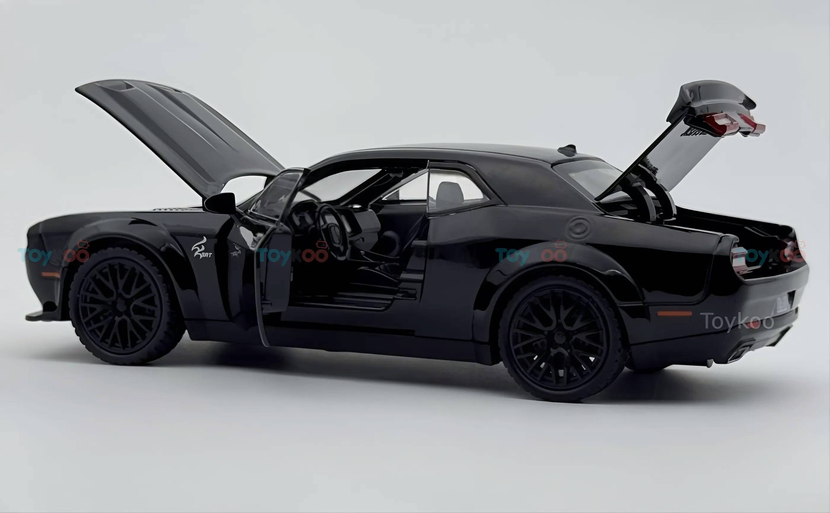 Dodge Challenger SRT Hellcat 1:24 diecast scale model car